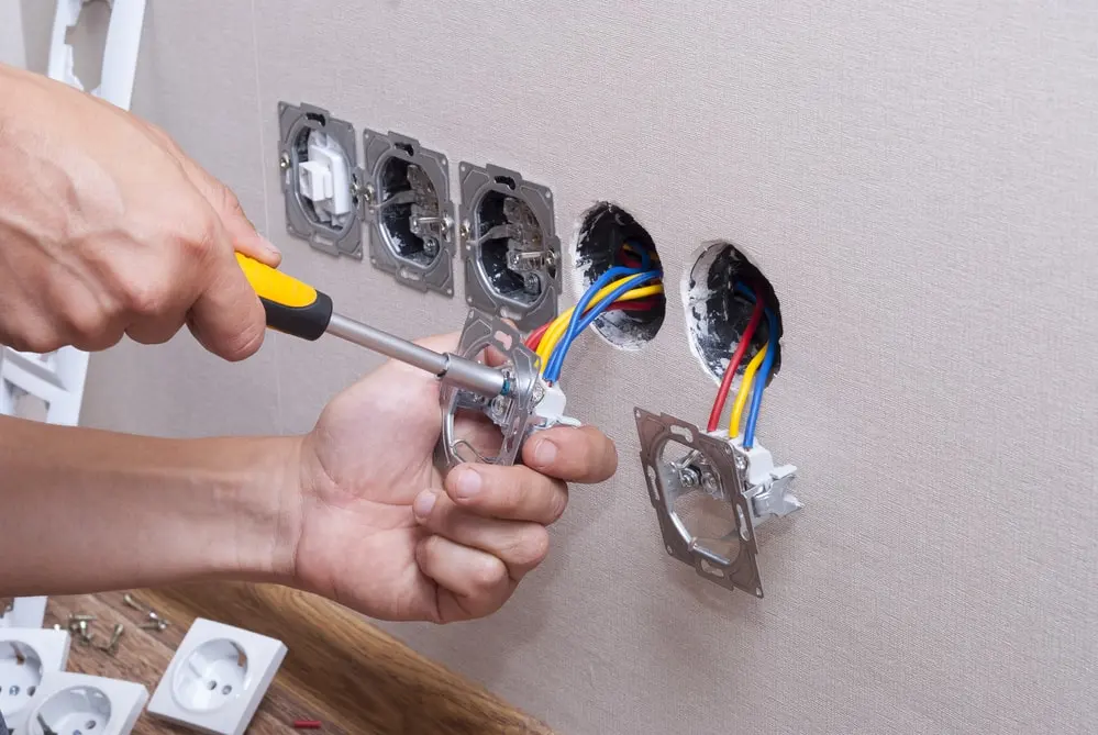 Arreglar cambiar enchufes
